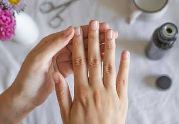 Natural Nail Care: Tips for Strong, Beautiful Nails Without Chemicals